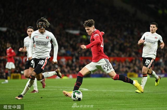 即在球场上 即在球场上